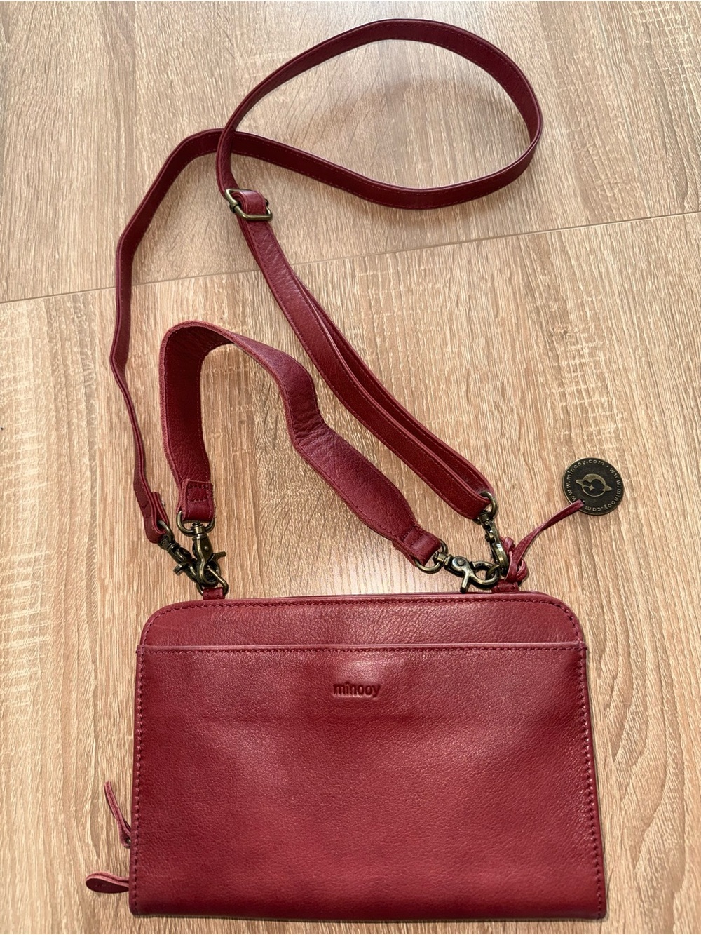 Minooy New w/o tag Burgundy Leather Crossbody Bag w Adjustable Strap never used
